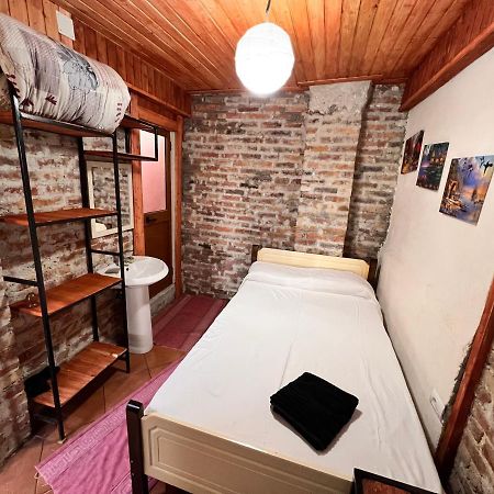 Krujë Rooms Nesti Inside Of Castle מראה חיצוני תמונה